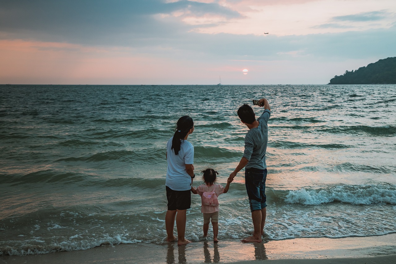 selfie, beach, family-5219202.jpg